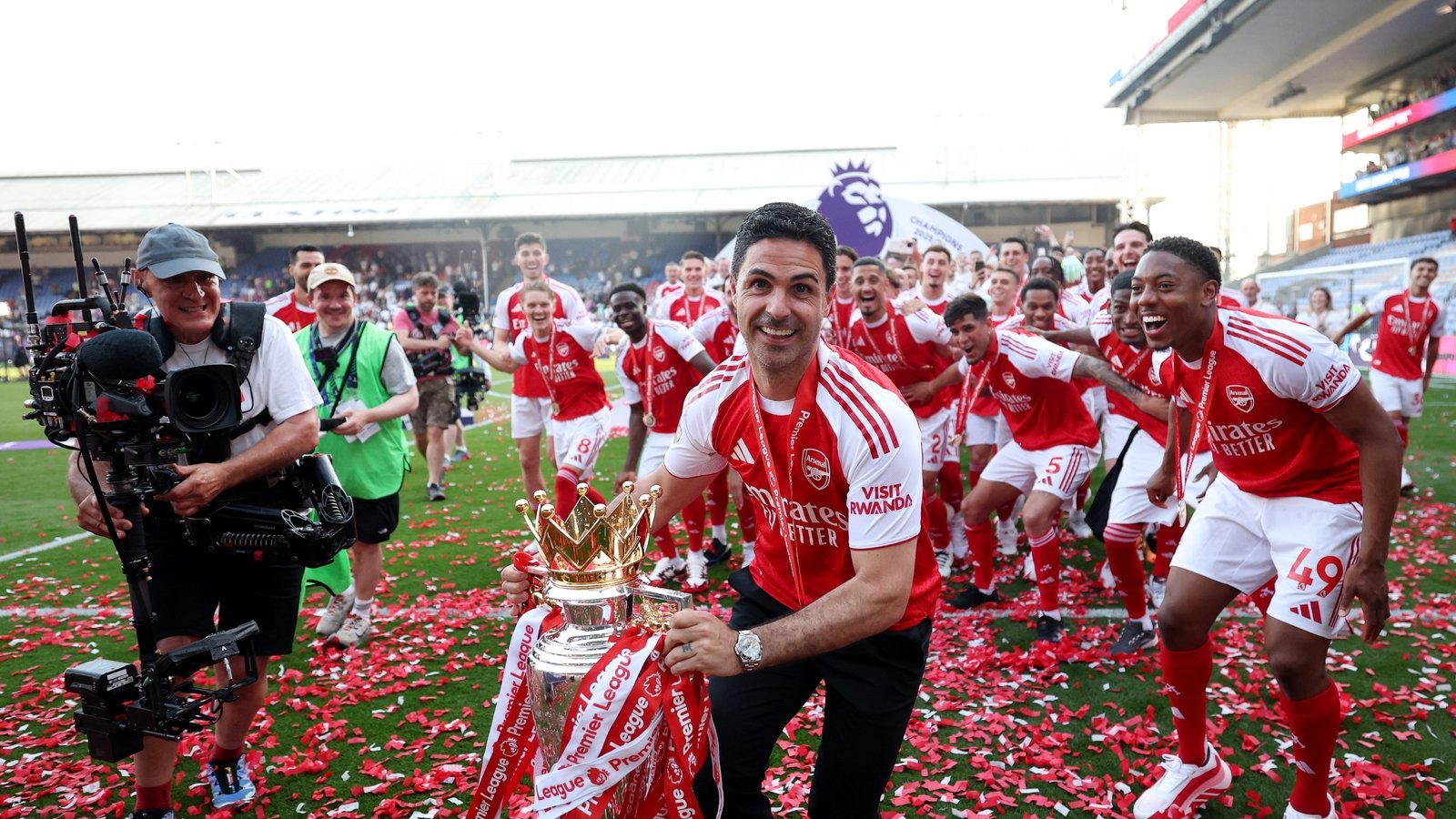 Arteta on “beautiful” trophy lift moment | Interview | News