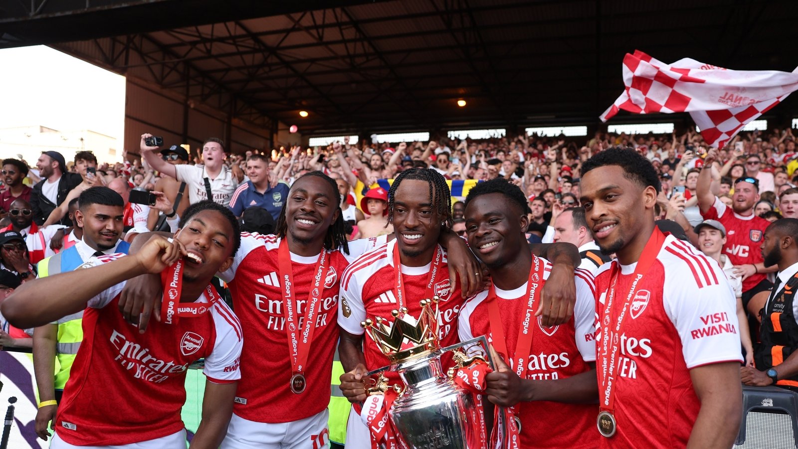 Noni on “amazing feeling” of lifting the trophy | Interview | News