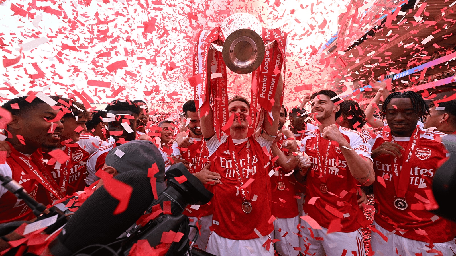 Watch our Premier League trophy celebrations | Video | News